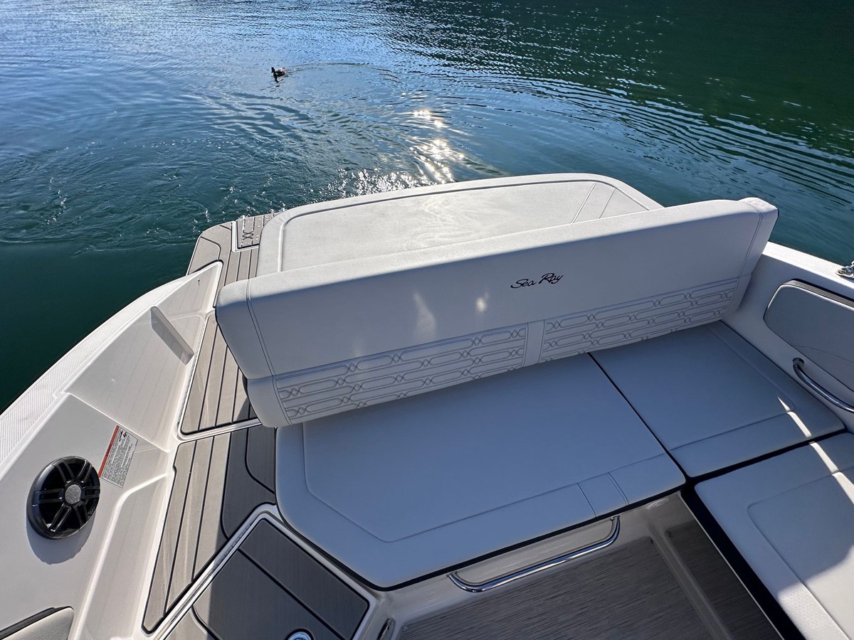 2026 Sea Ray SPX 210 9