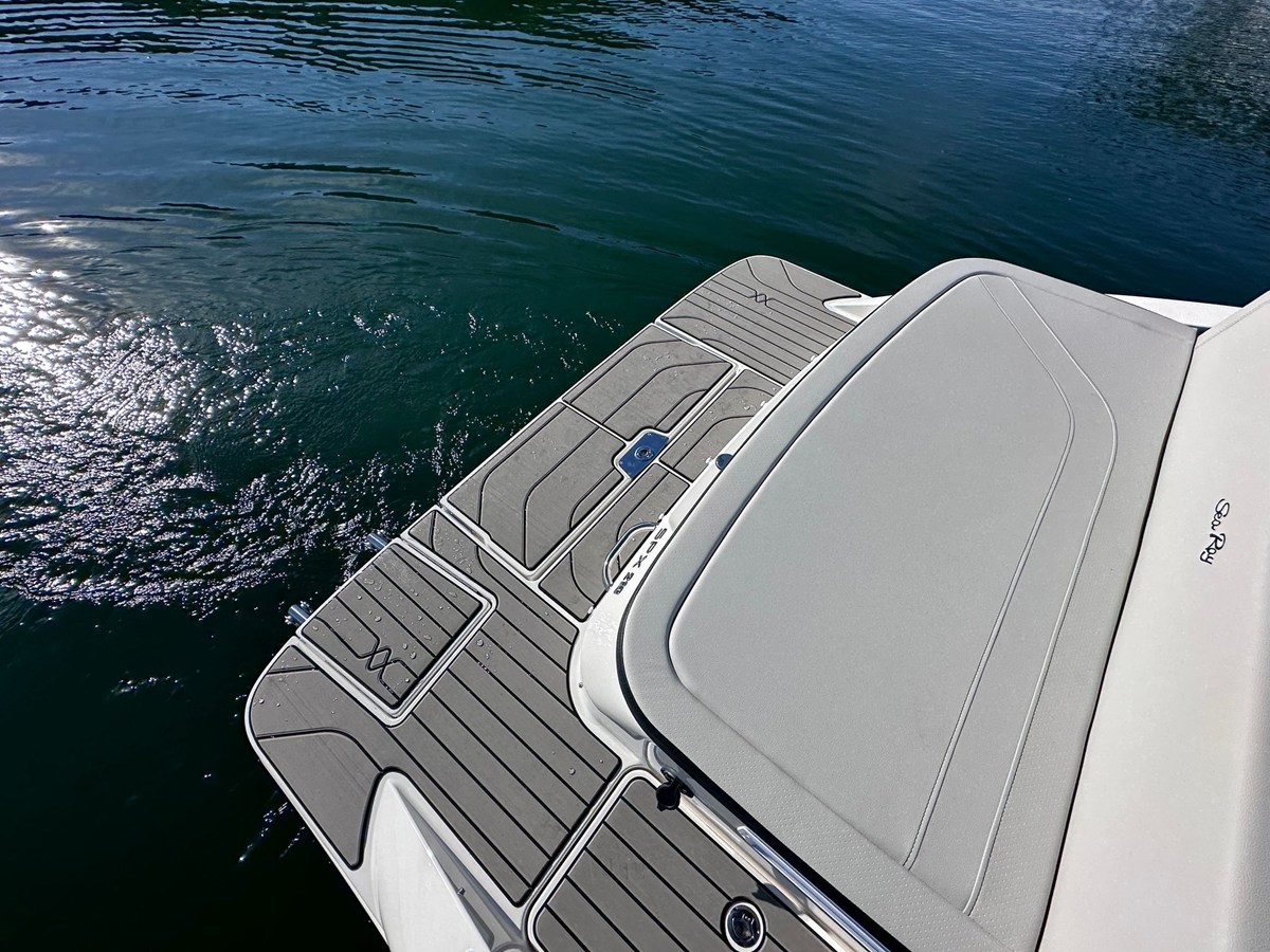 2026 Sea Ray SPX 210 10