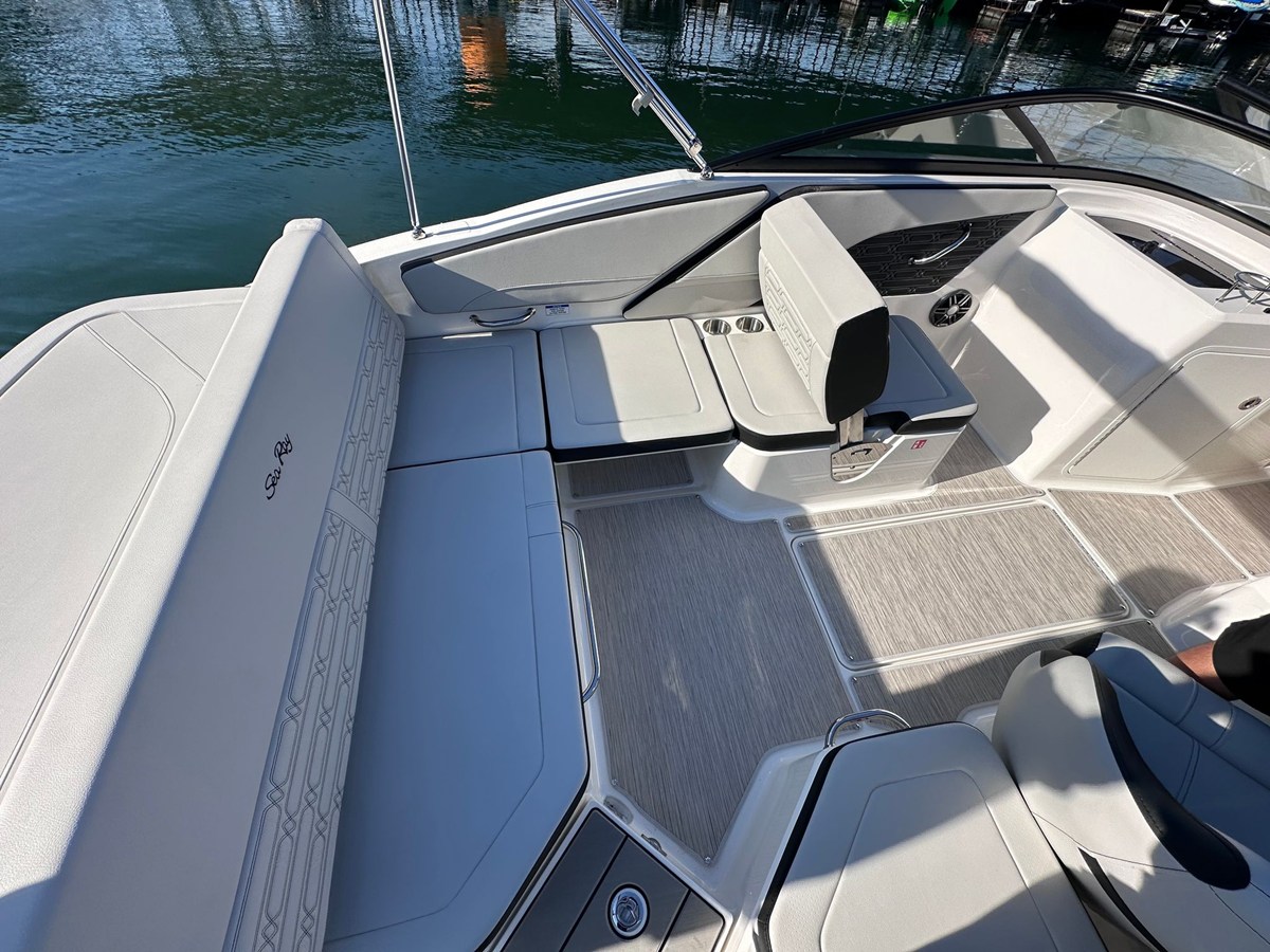 2026 Sea Ray SPX 210 12