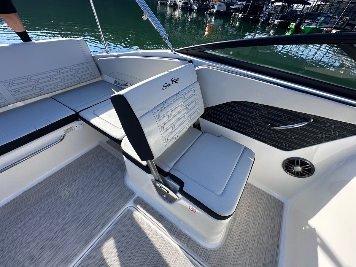 2026 Sea Ray SPX 210 19