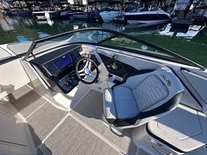2026 Sea Ray SPX 210 14