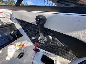 2026 Sea Ray SPX 210 17