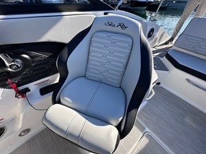 2026 Sea Ray SPX 210 18
