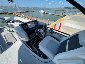2023 Harris 250 SOLSTICE 10