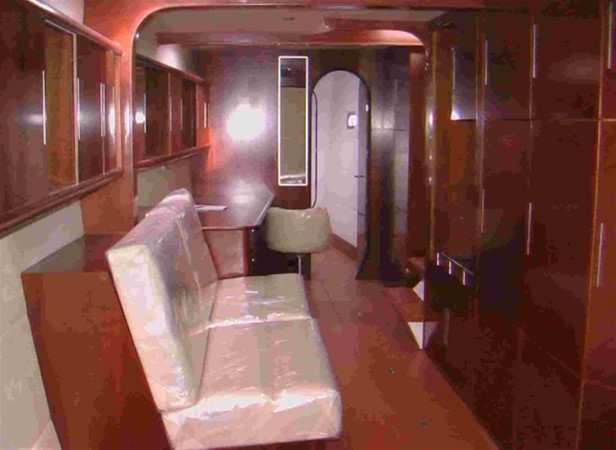 Owner's Suite Looking Forward