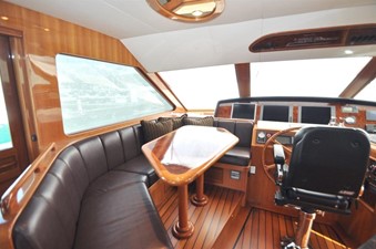 Seaclusion 7 Pilothouse Dinette 
