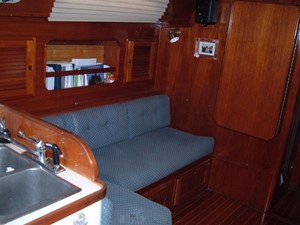 TRINITY 6 Port Settee