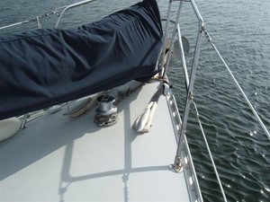 TRINITY 10 Foredeck, Camberspar jib & Electric windlass