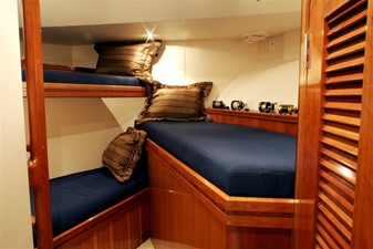 TIGER SHARK 12 Crew / 3 Bunk Cabin