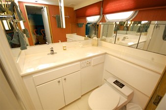 CONTRARIAN 20 105 Broward Guest Bath Twin