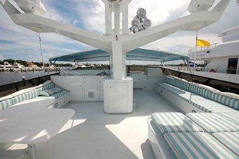 CONTRARIAN 28 105 Broward Sundeck