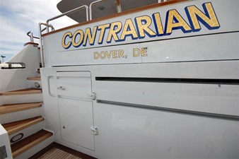 CONTRARIAN 32 105 Broward Transom