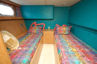 CONTRARIAN 18 105 Broward Guest Stateroom Twin