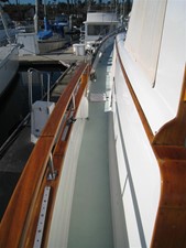 MARIA 30 WALK-AROUND SIDE DECK