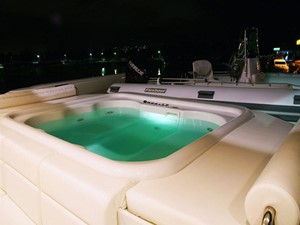EAGLE'S NEST 18 Jacuzzi