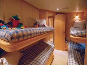 EAGLE'S NEST 28 Twin Guest Stateroom Port