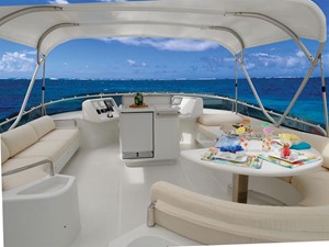 EAGLE'S NEST 21 Flybridge Forward