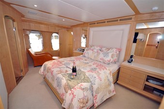 EAGLE'S NEST 24 Master Stateroom Stbd