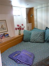 MOONRAKER 15 Starboard guest cabin