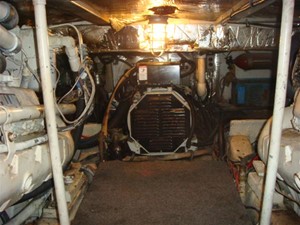 Marinalife 32 38' Ocean engine room aft 