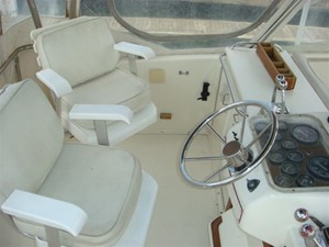 Marinalife 12 38' Ocean flybridge helm seats