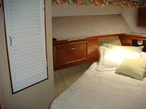 Marinalife 27 38' Ocean master stateroom port