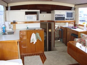 Marinalife 18 38' Ocean salon forward