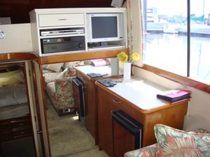 Marinalife 22 38' Ocean salon starboard forward