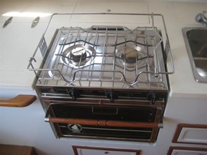 ADAGIO 11 Wasque 32 Downeast Hardtop: Galley Stove