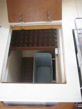 ADAGIO 12 Wasque 32 Downeast Hardtop: Refrigerated Ice Box